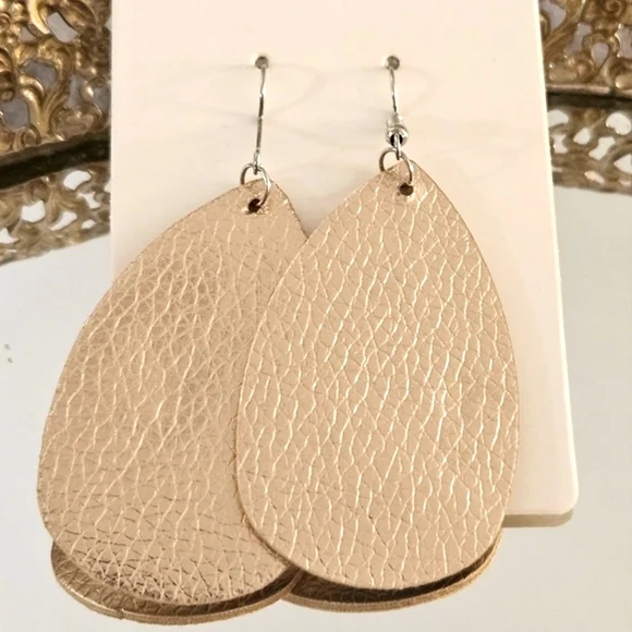 Elegant Creamy Gold Teardrop Earrings - Picture 2 of 4